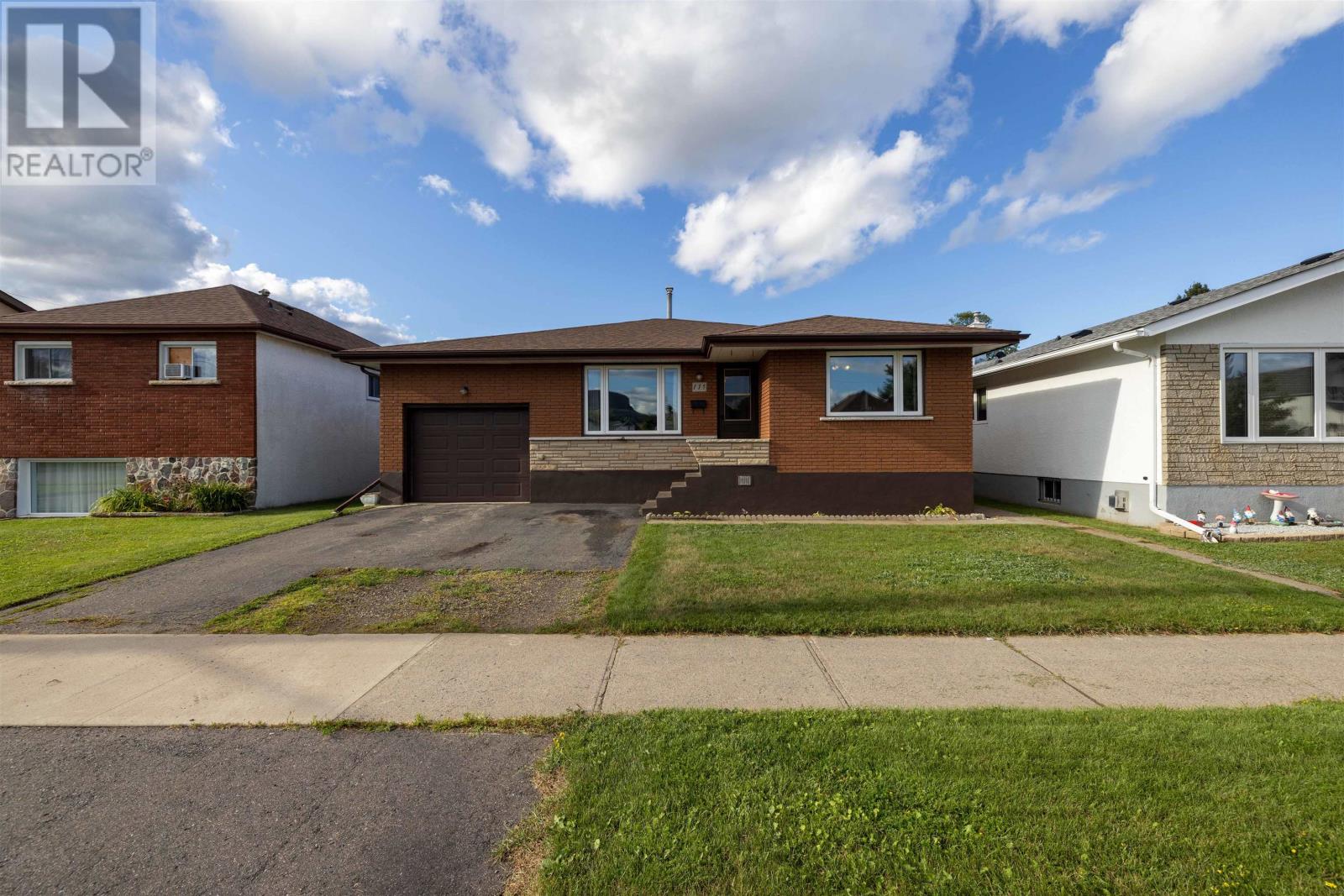 115 Mary ST E - 31