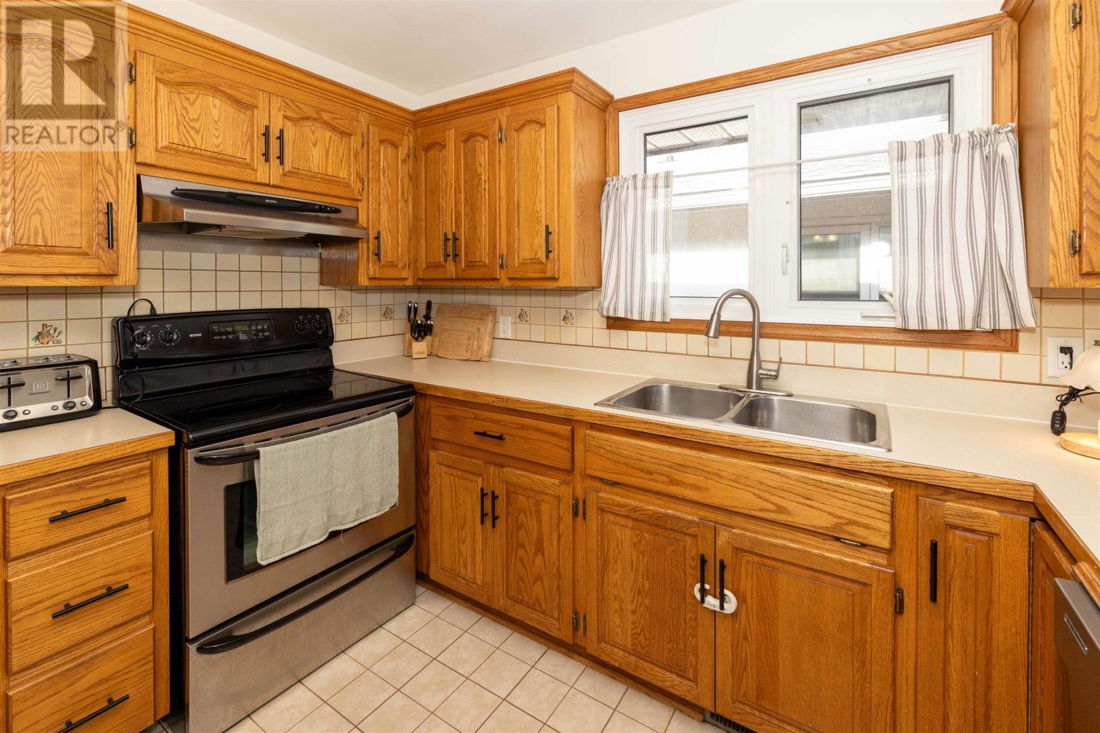 115 Mary ST E - Image 6