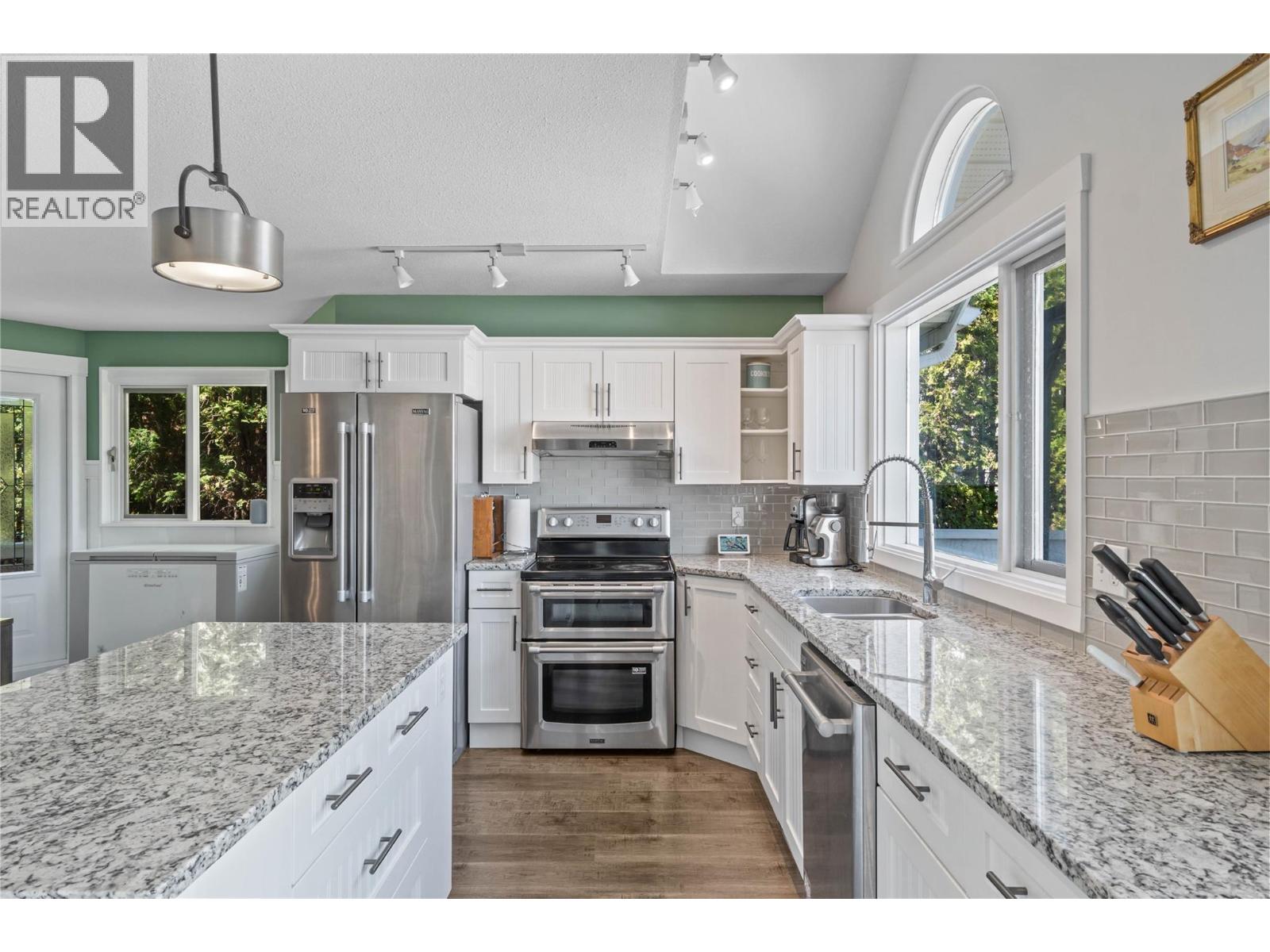 961 GREYSTONE Crescent - Image 12