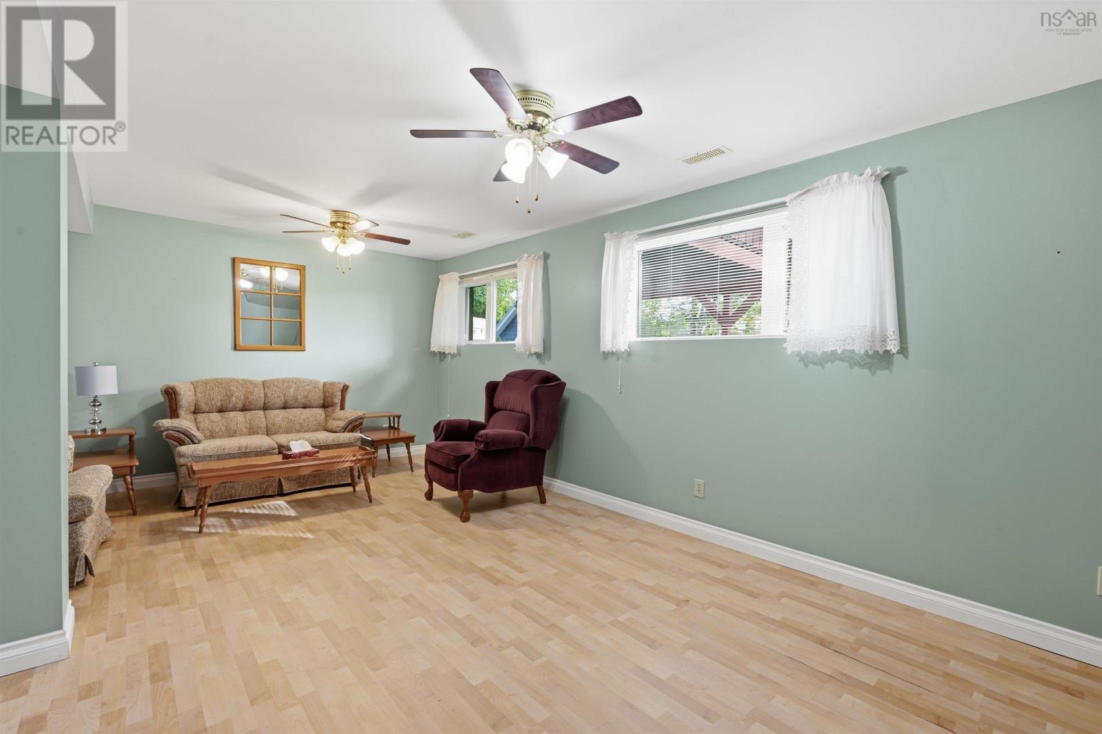 Property 34 of 49 of 8 Windward Avenue