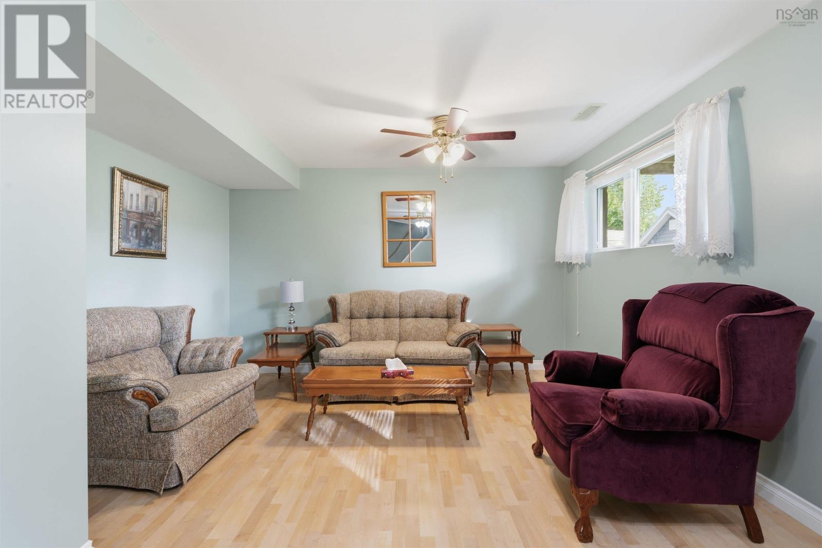 Property 35 of 49 of 8 Windward Avenue