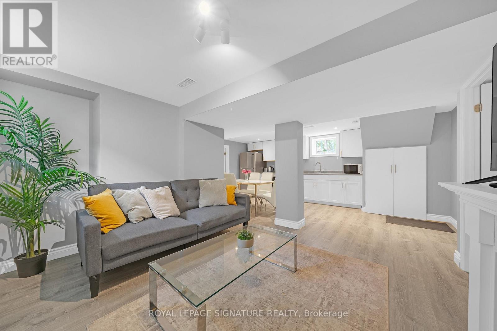 118 REXLEIGH DRIVE - Image 32