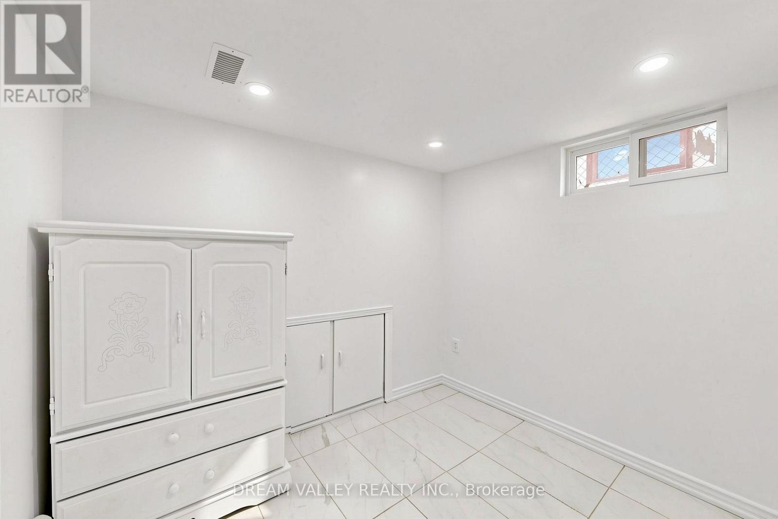 47 LAUREL AVENUE - 21