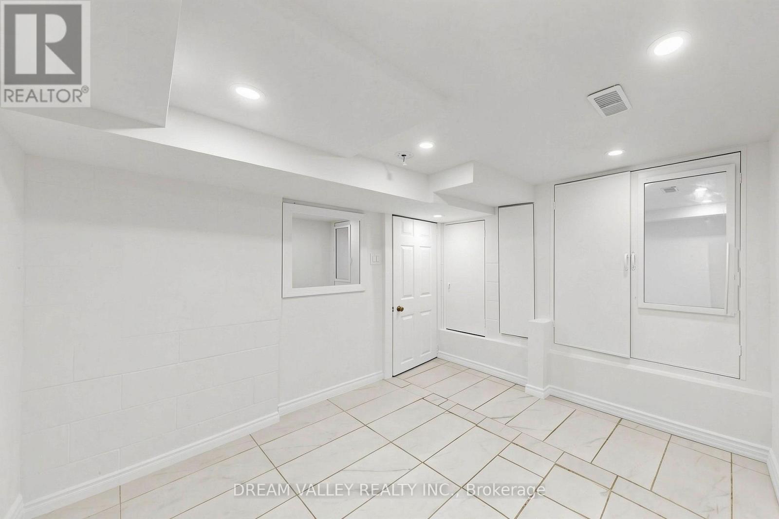 47 LAUREL AVENUE - 22