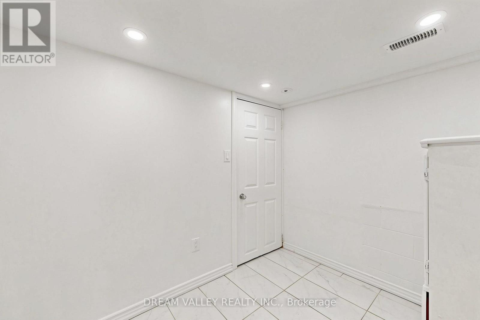 47 LAUREL AVENUE - 23