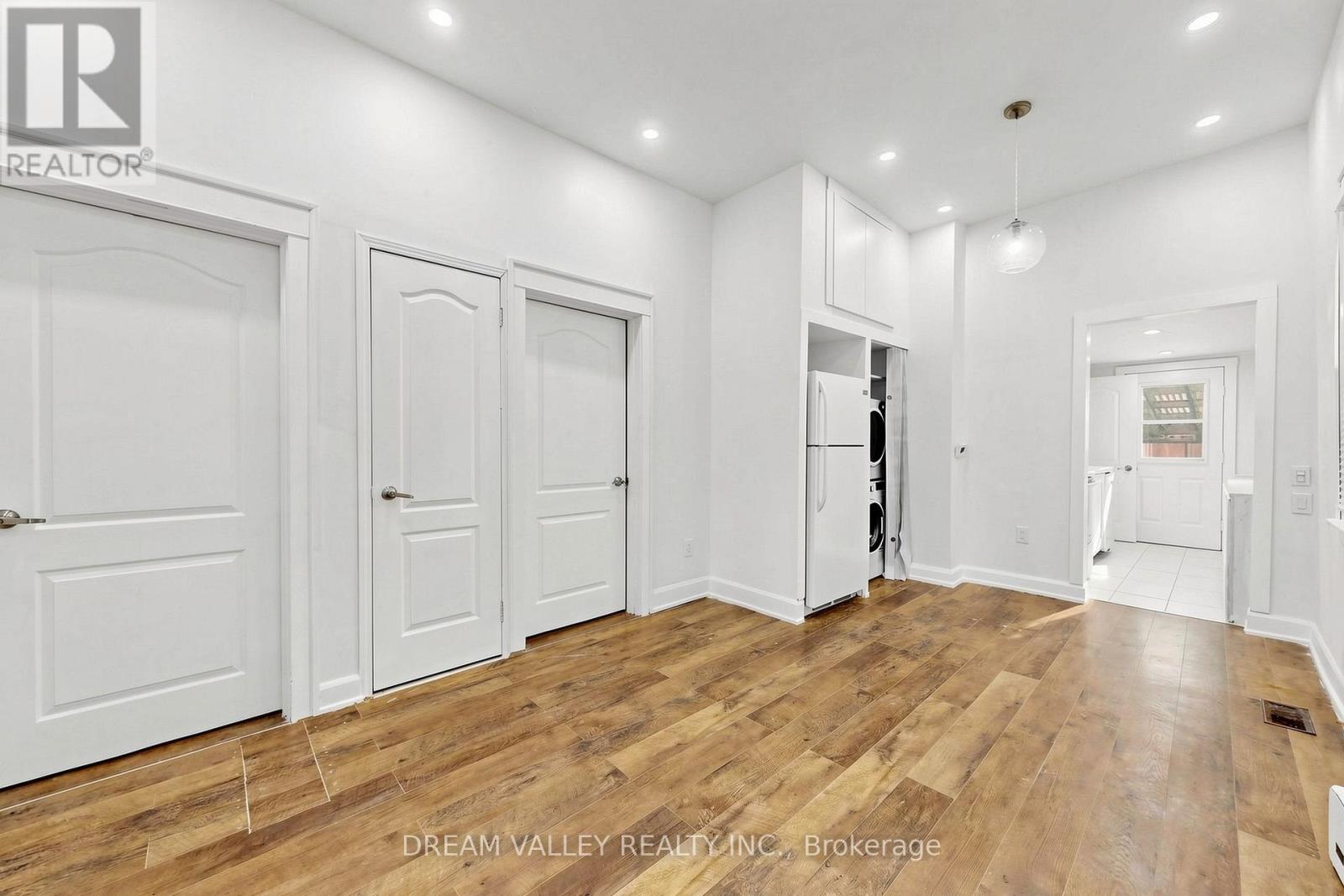 47 LAUREL AVENUE - 6
