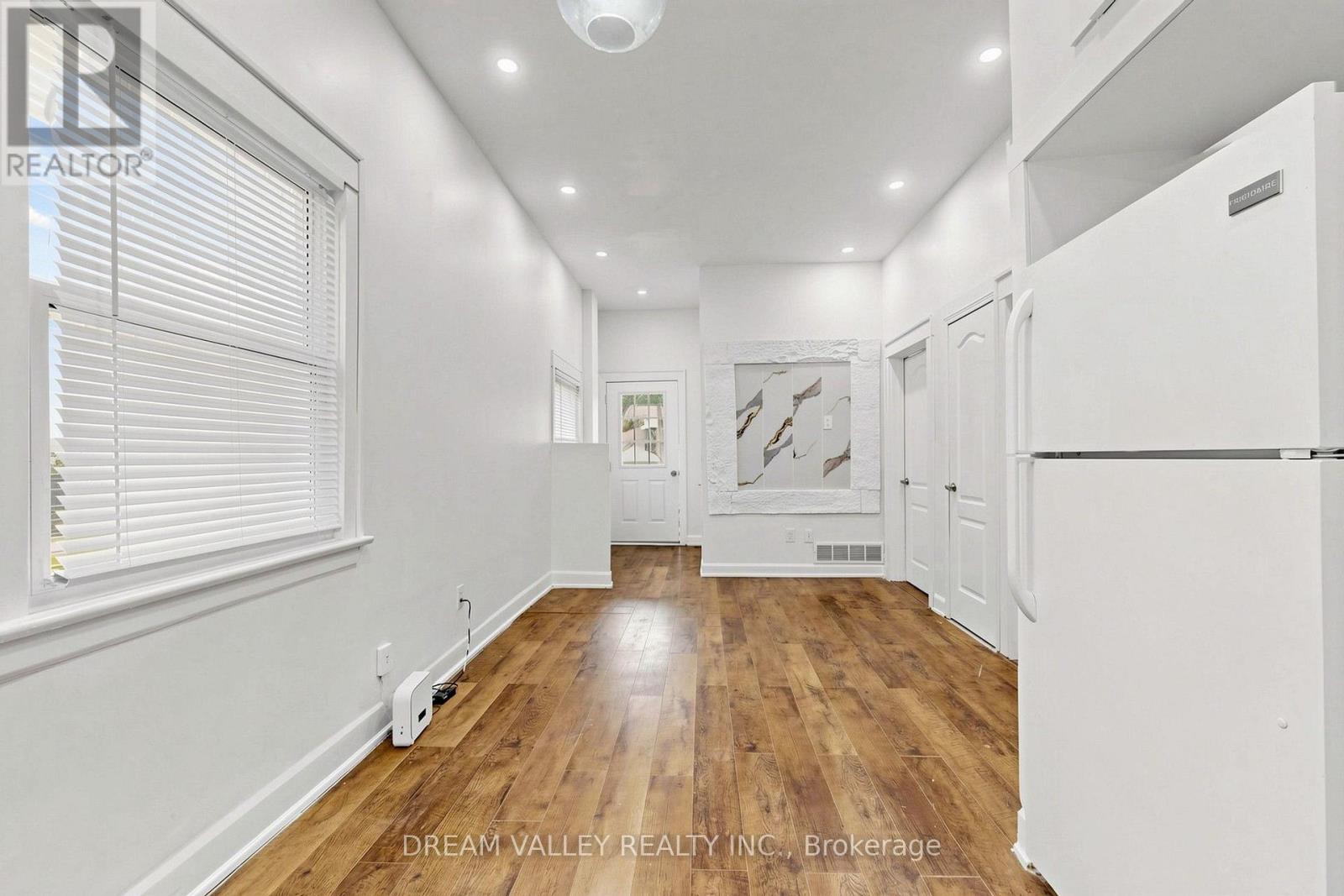 47 LAUREL AVENUE - 8