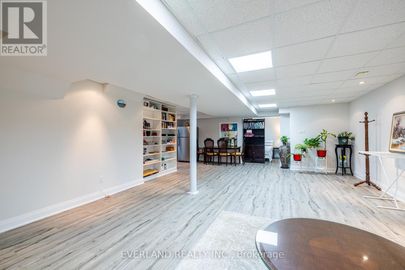 10 MEGARRY COURT - 30