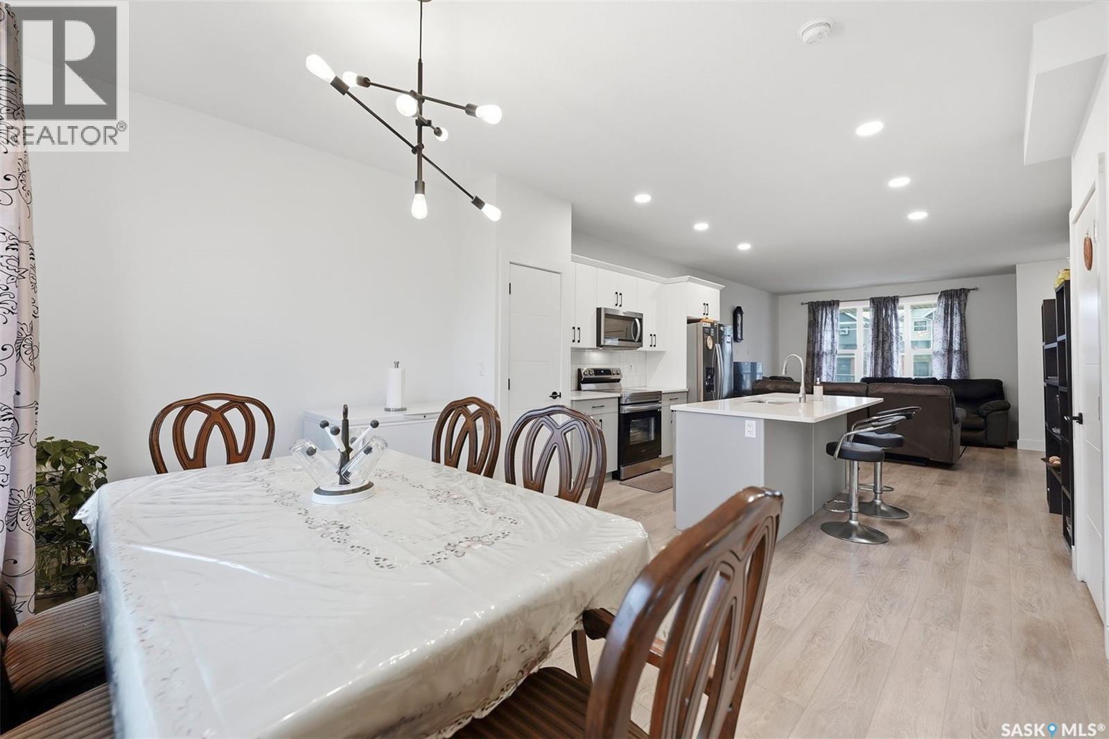 132 Rosewood BOULEVARD E - Image 17