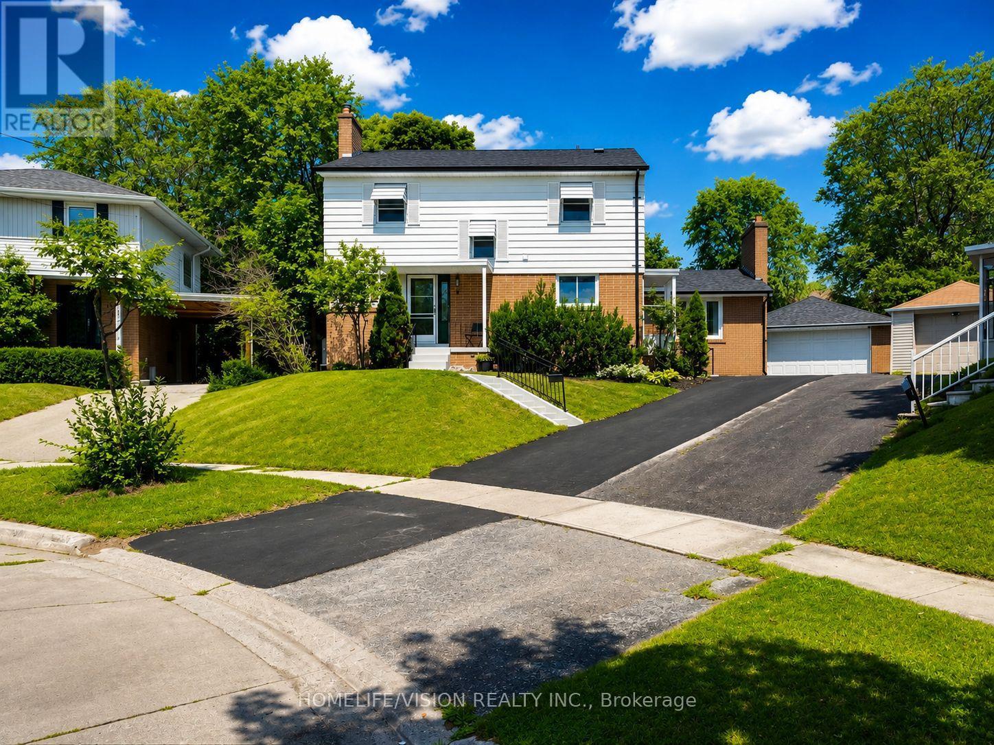9 LYNDFIELD CRESCENT - 1