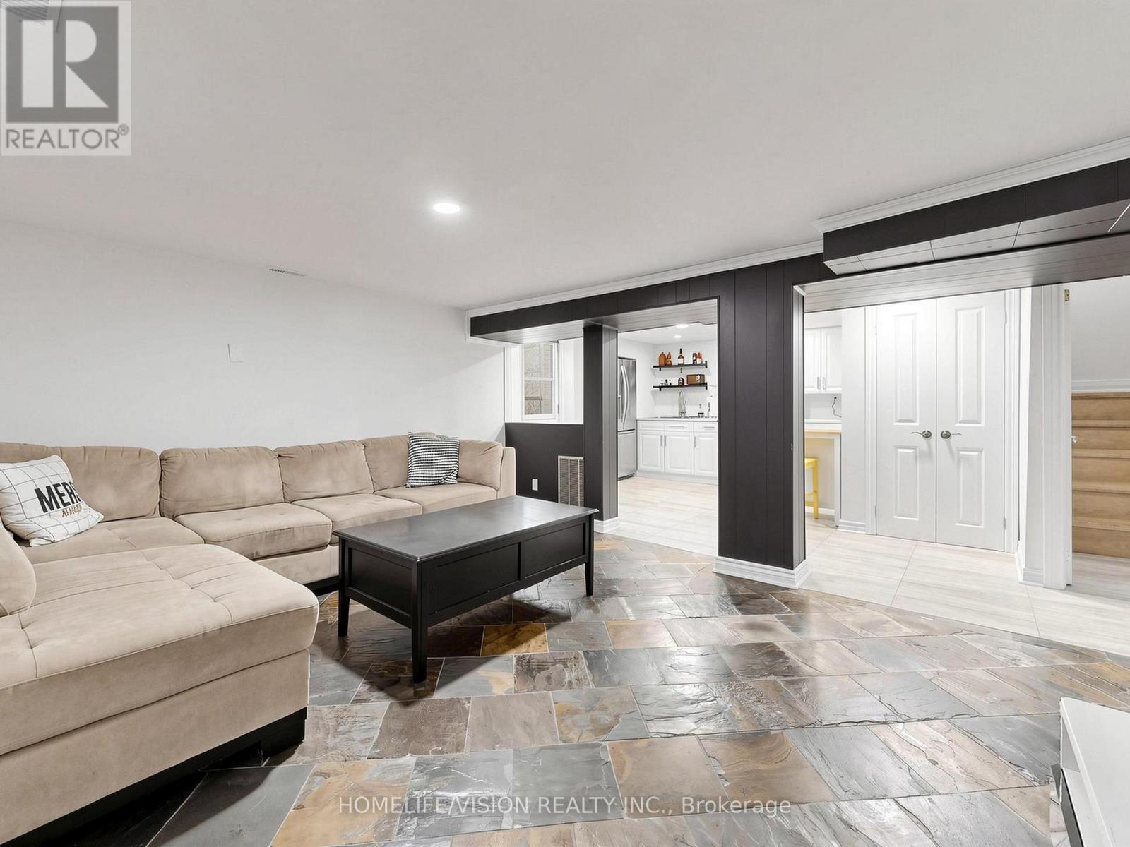 9 LYNDFIELD CRESCENT - 38