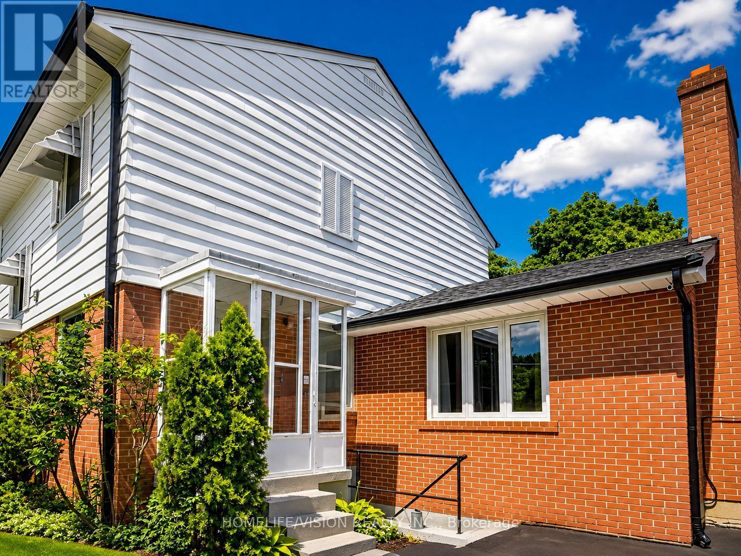 9 LYNDFIELD CRESCENT - 4