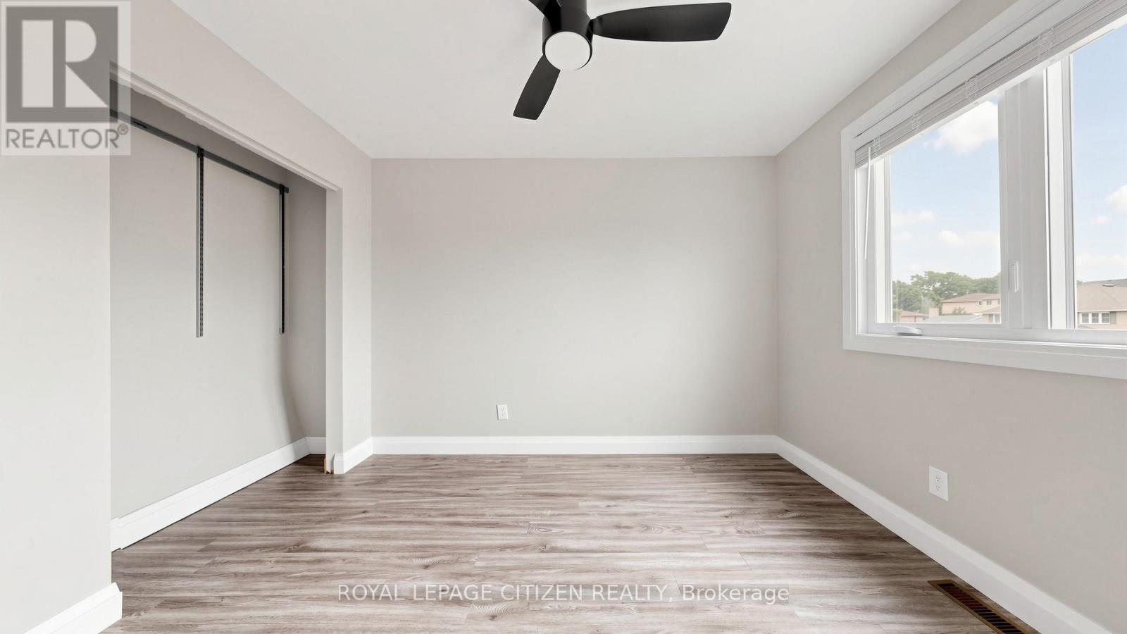 27 EMPEROR AVENUE - 37