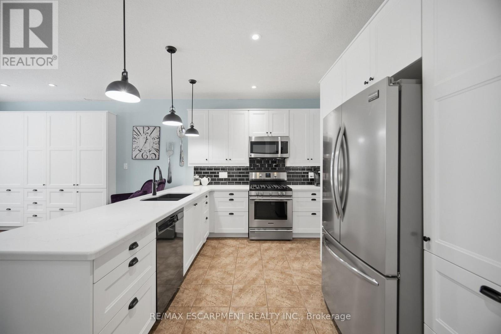 40 SUNNYCROFT COURT - 15
