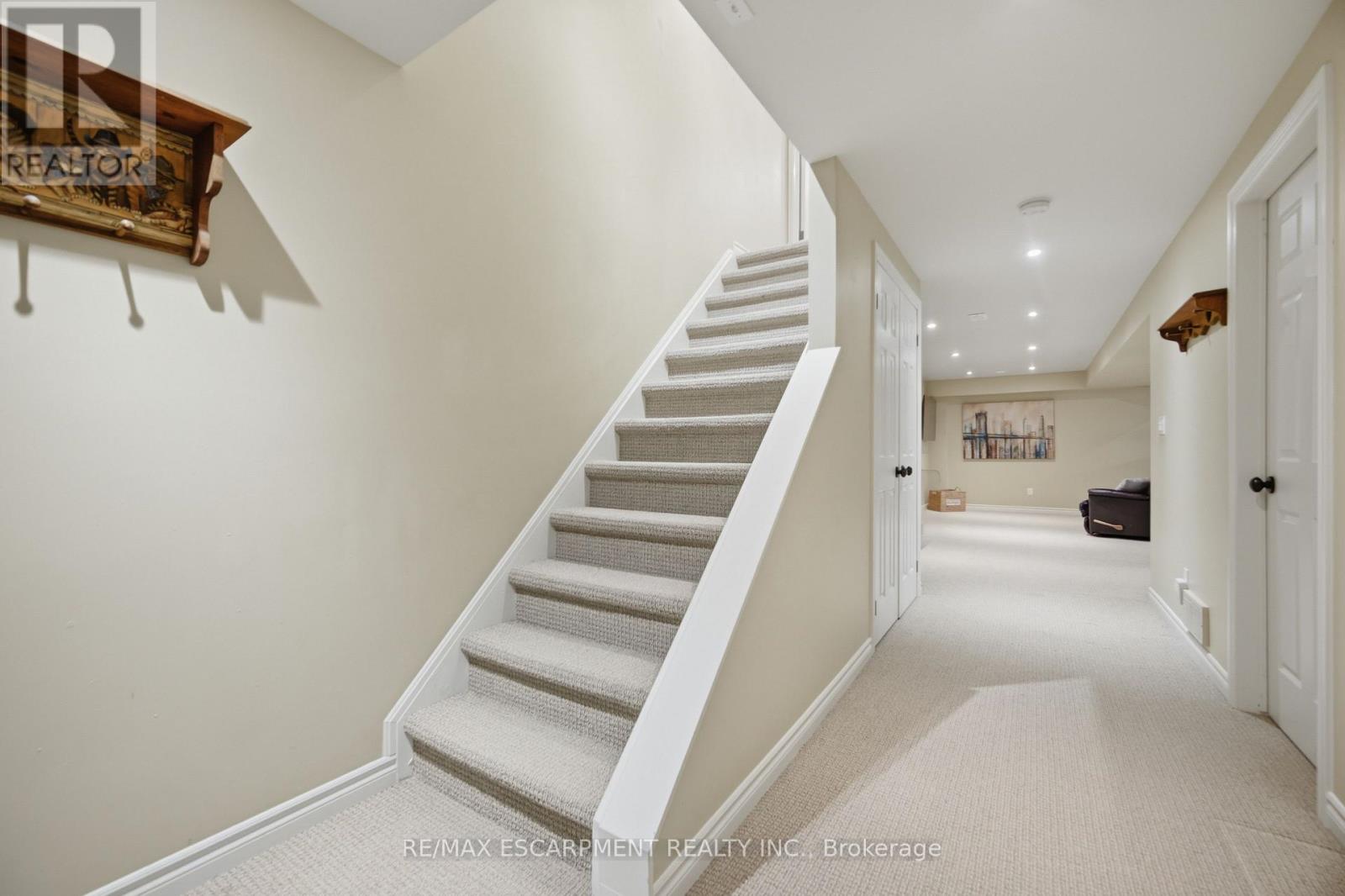 40 SUNNYCROFT COURT - 33