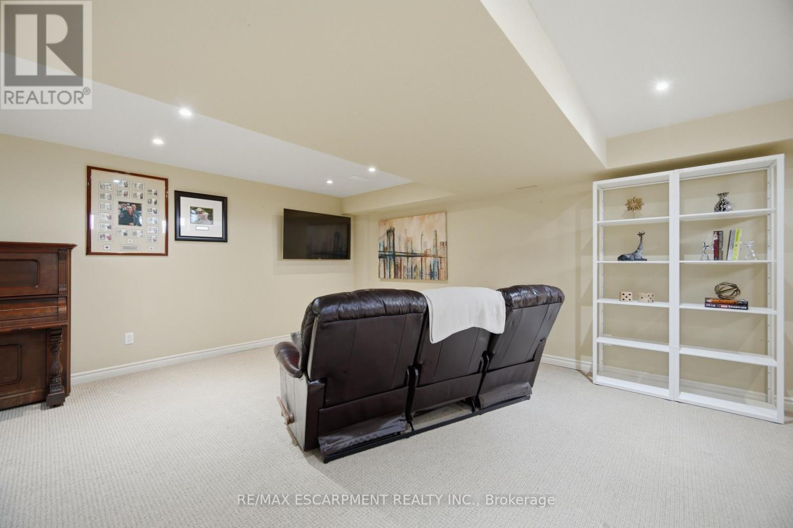 40 SUNNYCROFT COURT - 36