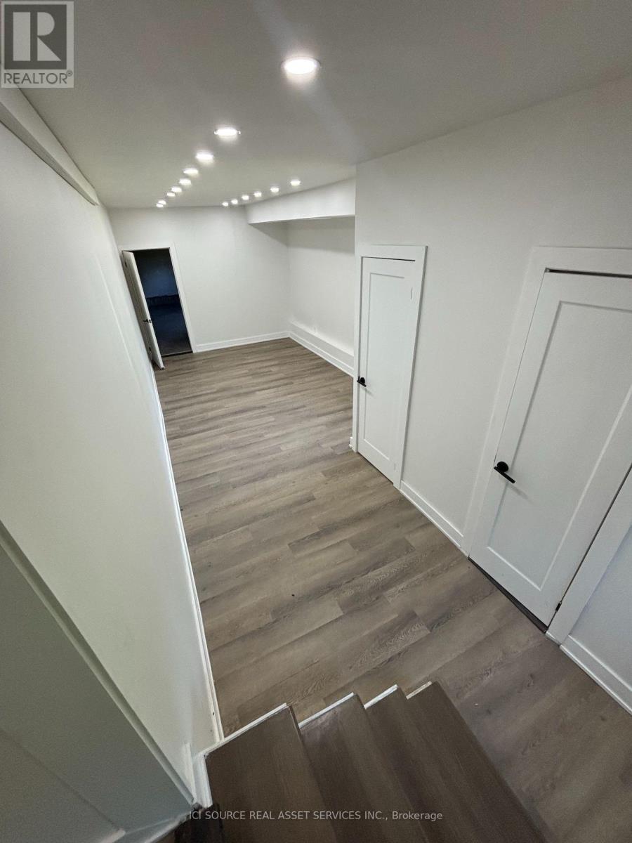 1900 BRUCE ROAD 15 - 23