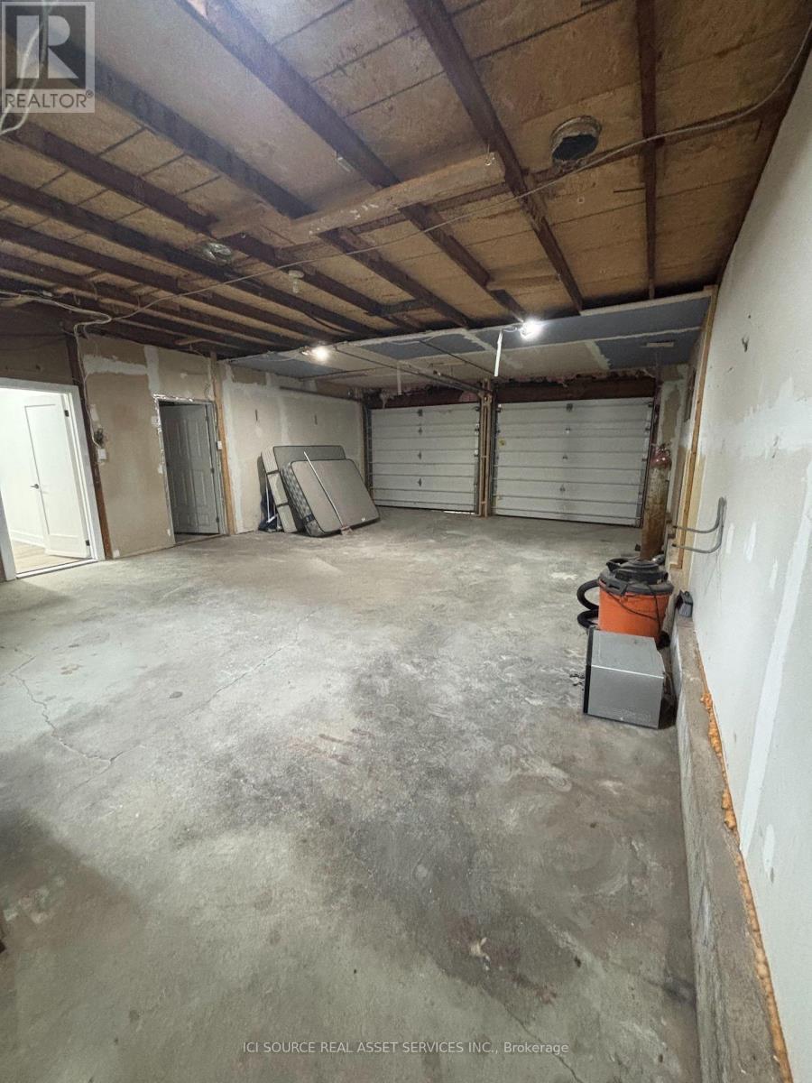 1900 BRUCE ROAD 15 - 24