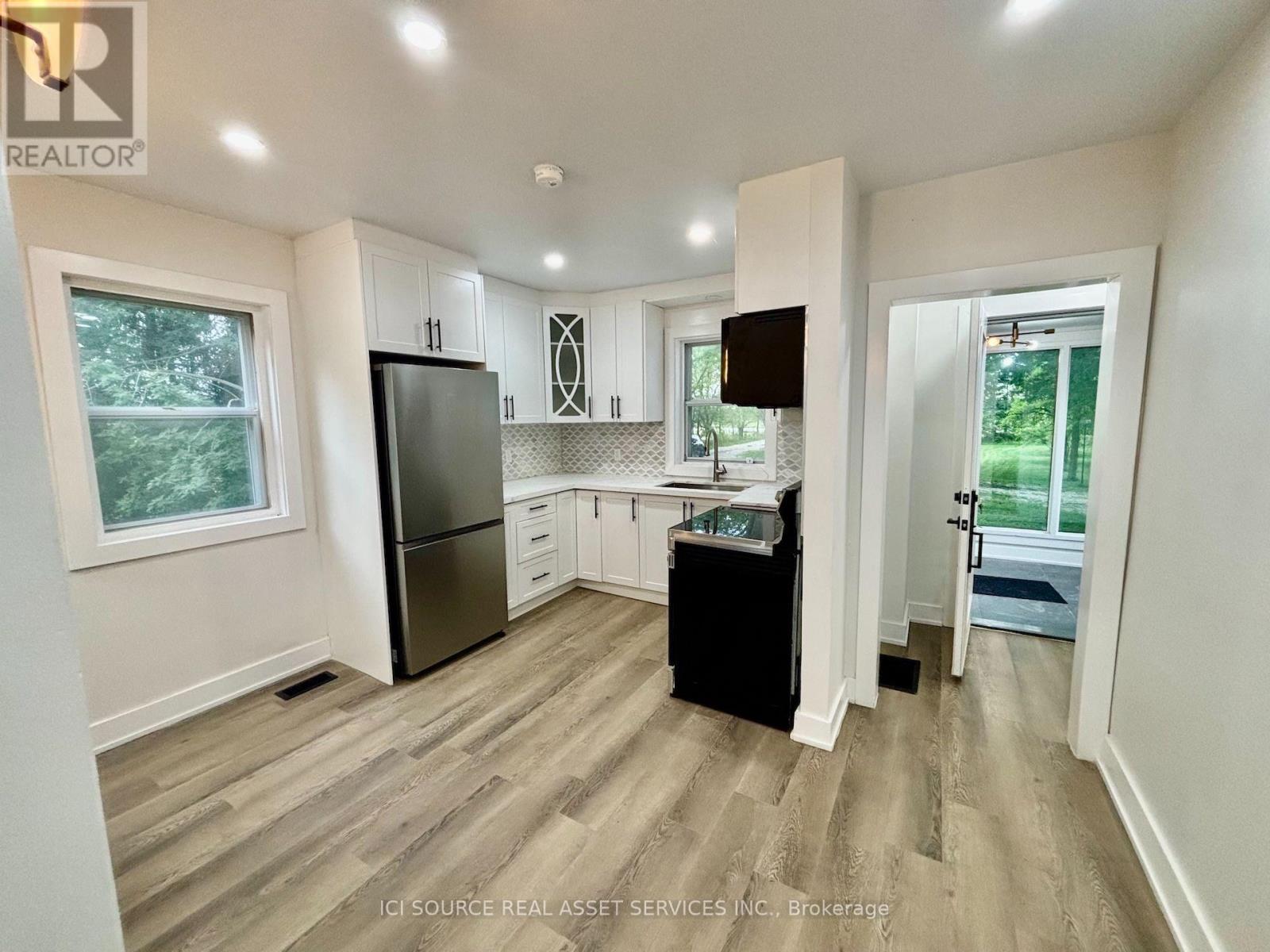 1900 BRUCE ROAD 15 - 5