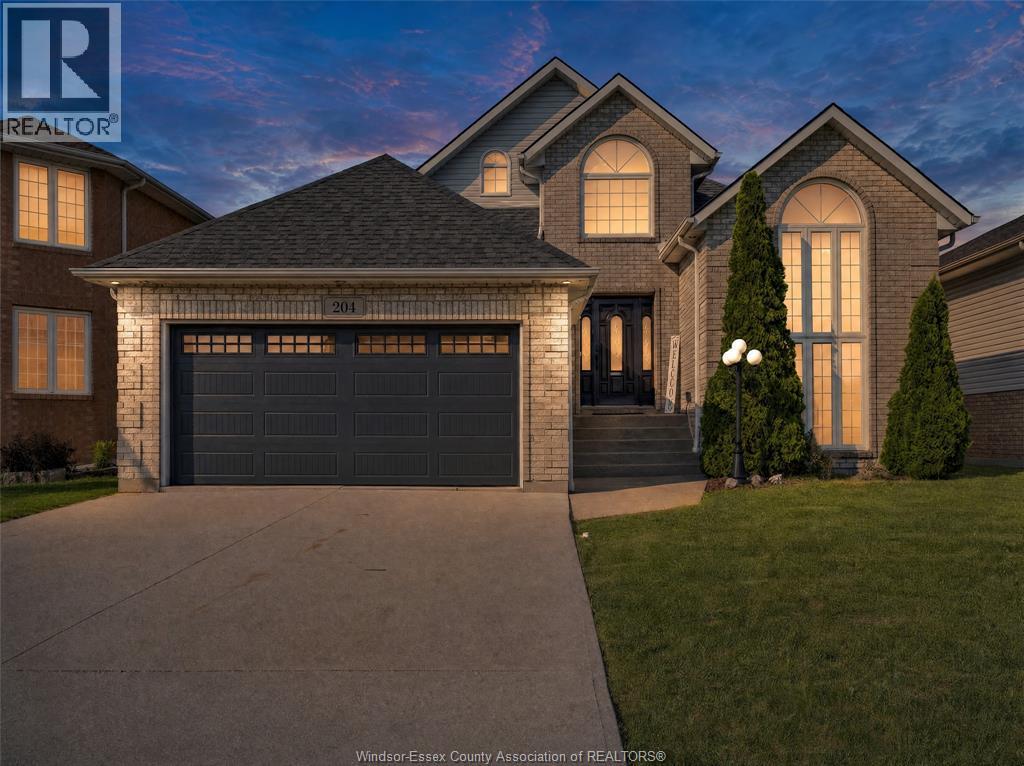 204 HAMPTON CRESCENT - 1