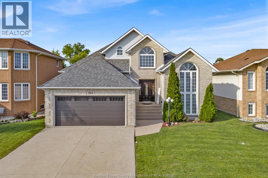 204 HAMPTON CRESCENT - 2