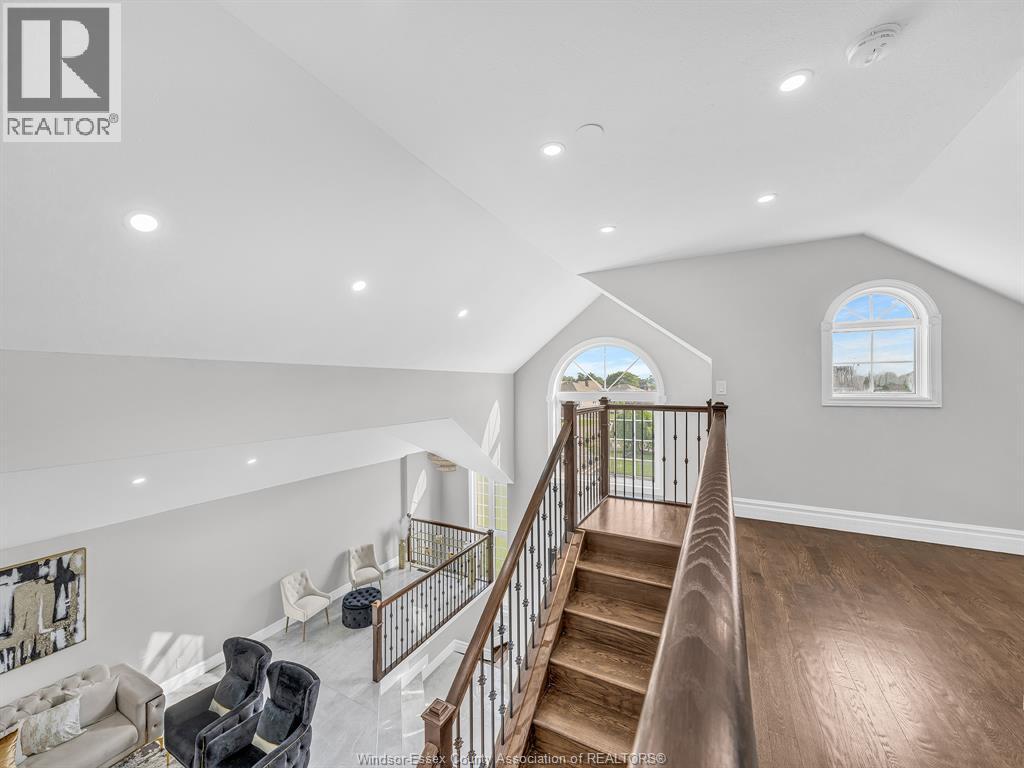 204 HAMPTON CRESCENT - 32