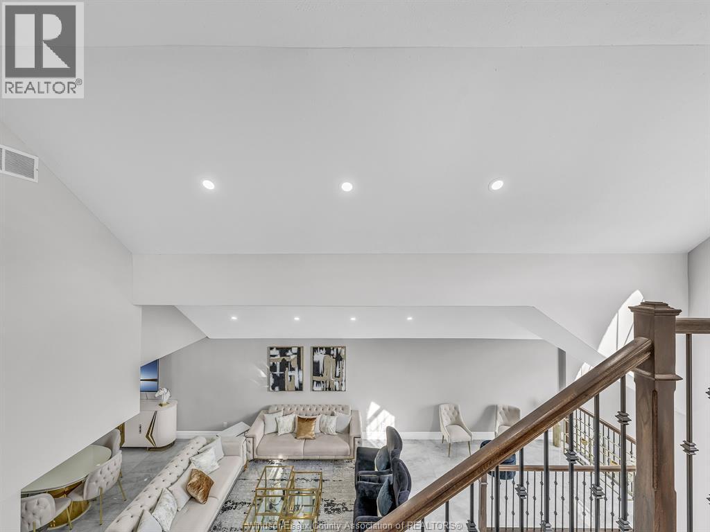 204 HAMPTON CRESCENT - Image 33