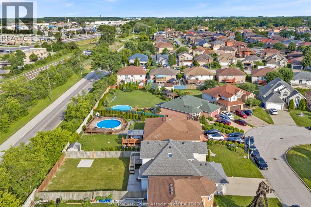204 HAMPTON CRESCENT - 6