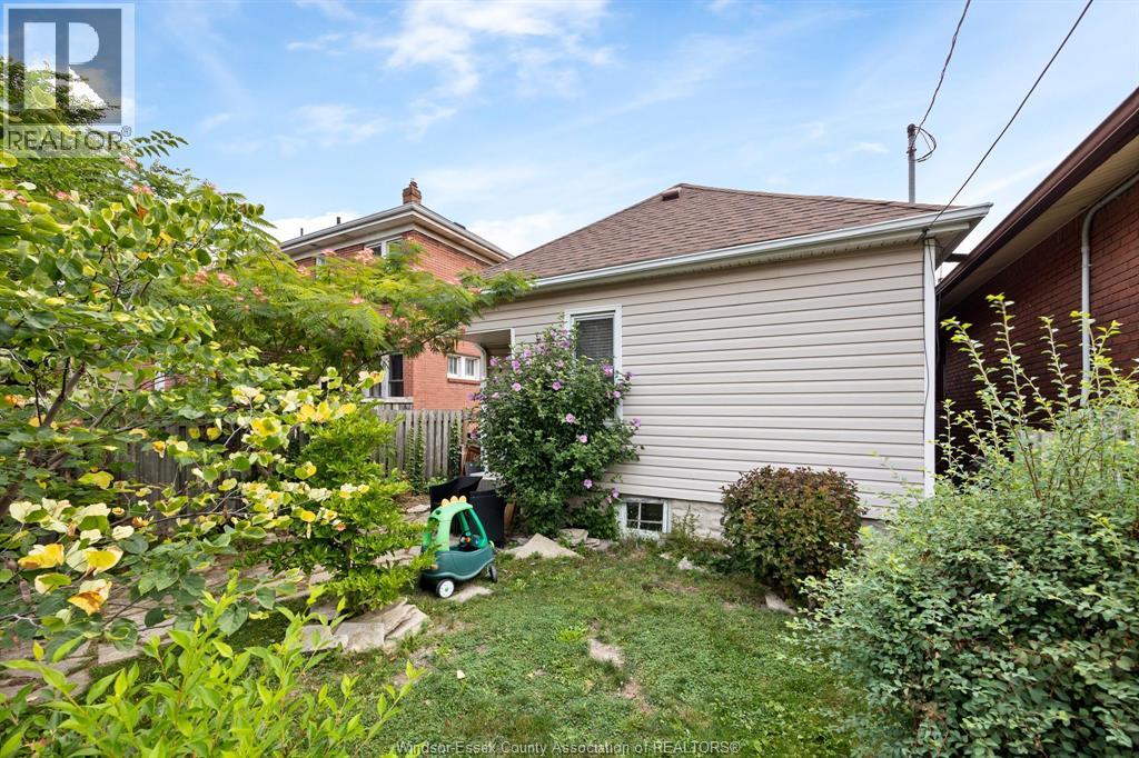 1545 LILLIAN AVENUE - 21