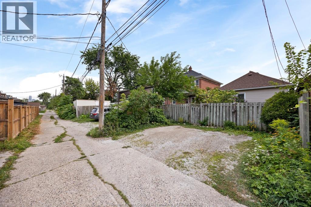1545 LILLIAN AVENUE - 25