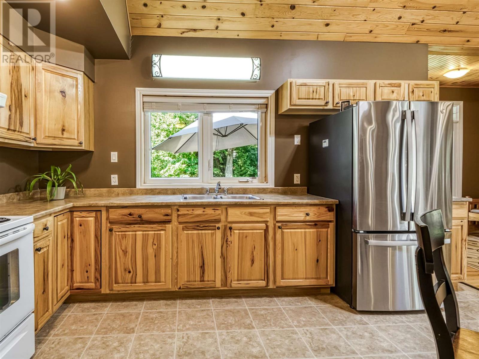 564 Dunlop Shores RD - Image 17