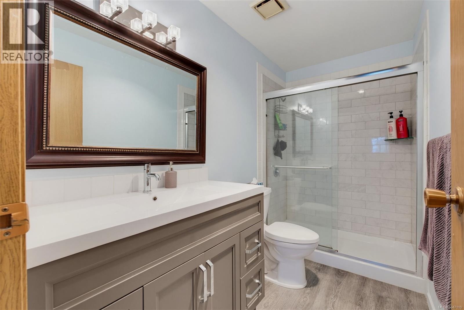 421 3255 Glasgow Avenue, Saanich