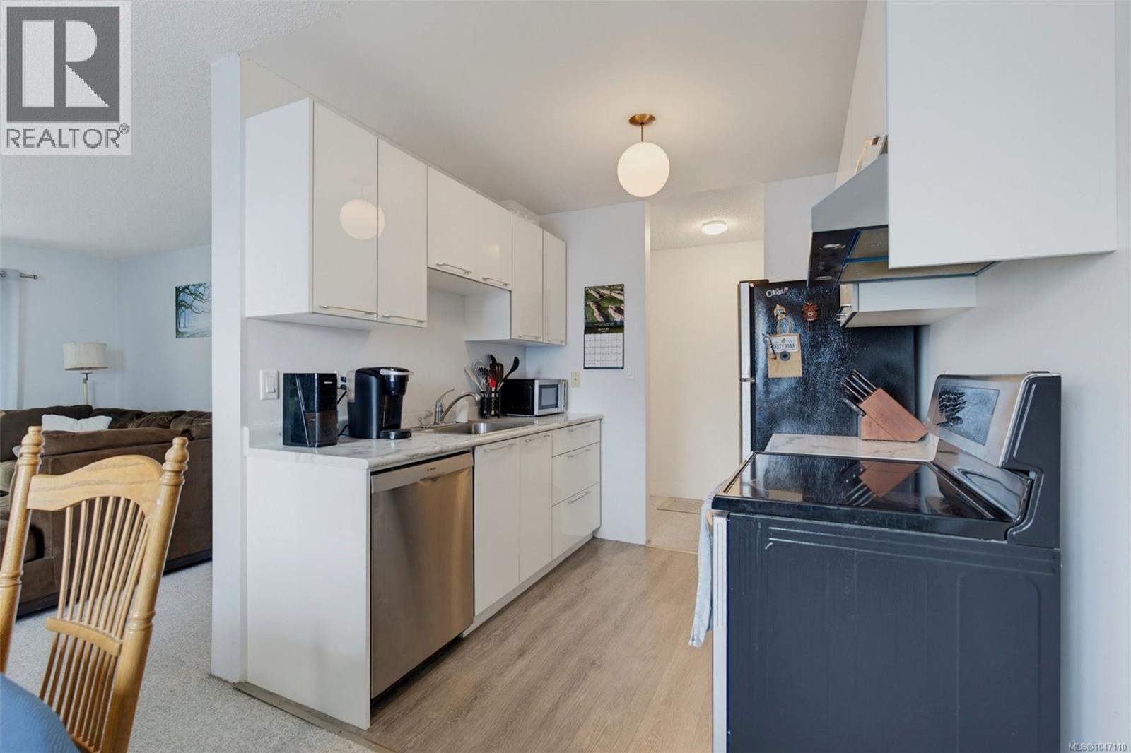 421 3255 Glasgow Avenue, Saanich