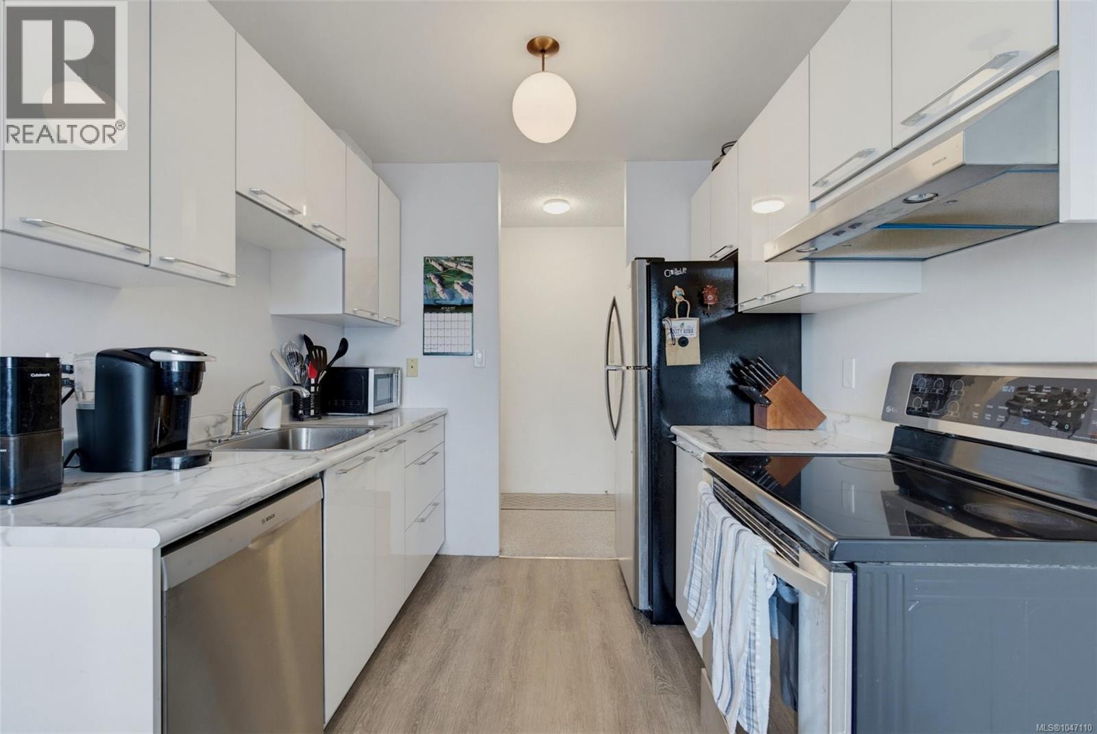 421 3255 Glasgow Avenue, Saanich