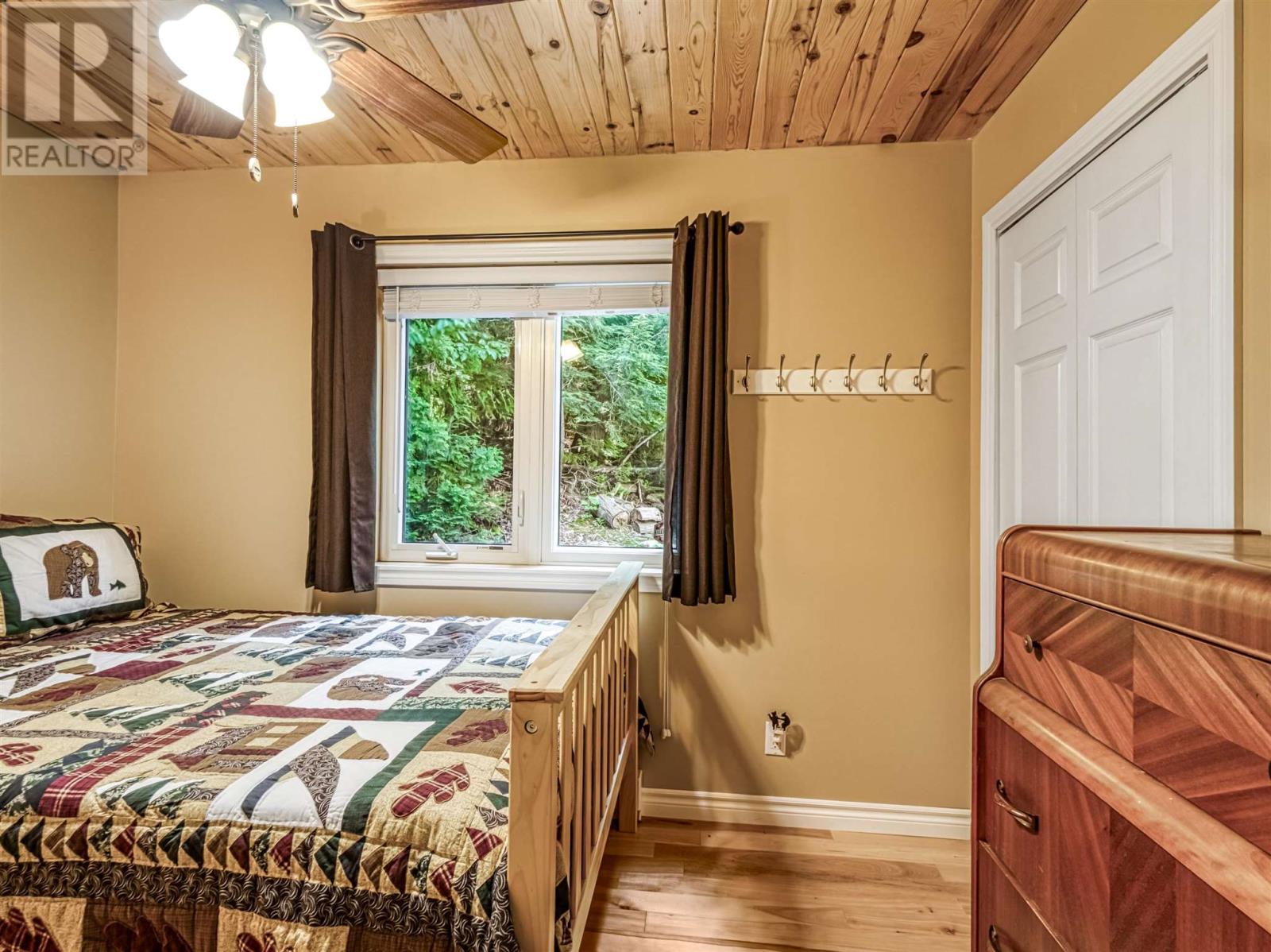 564 Dunlop Shores RD - 29