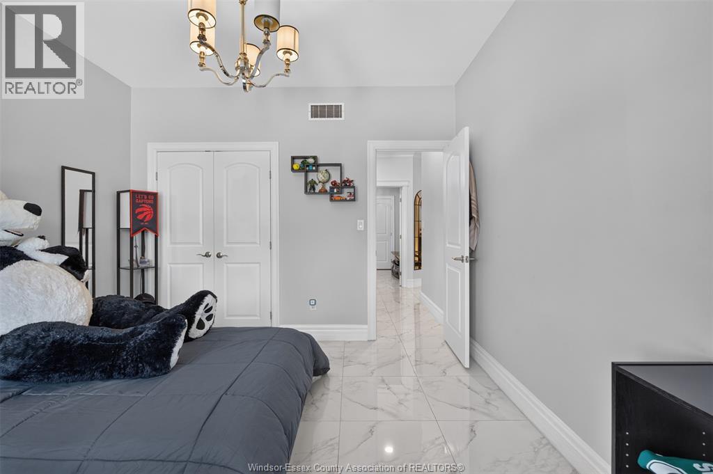 3945 ZANZIBAR CRESCENT - 26
