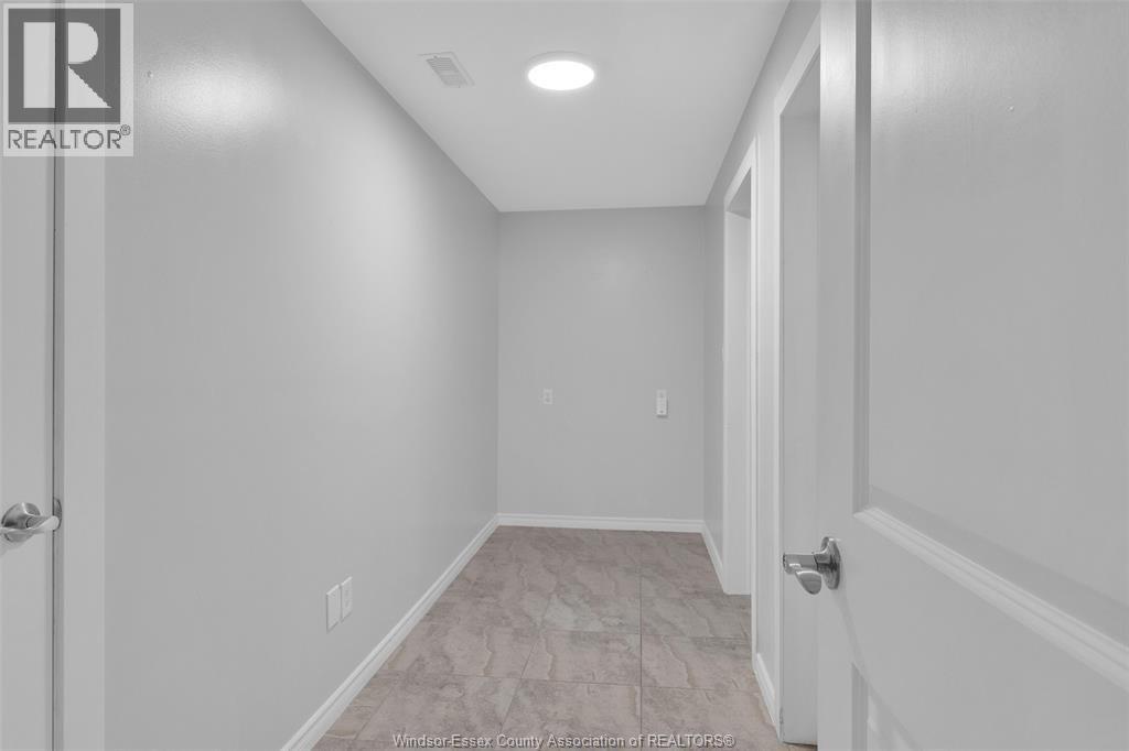 3945 ZANZIBAR CRESCENT - 33