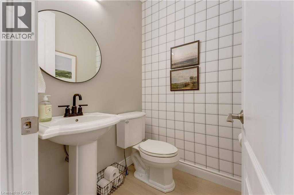 213 EDGEWATER Crescent - Image 7