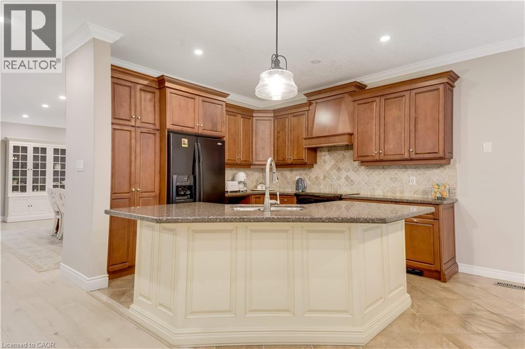 213 EDGEWATER Crescent - Image 12