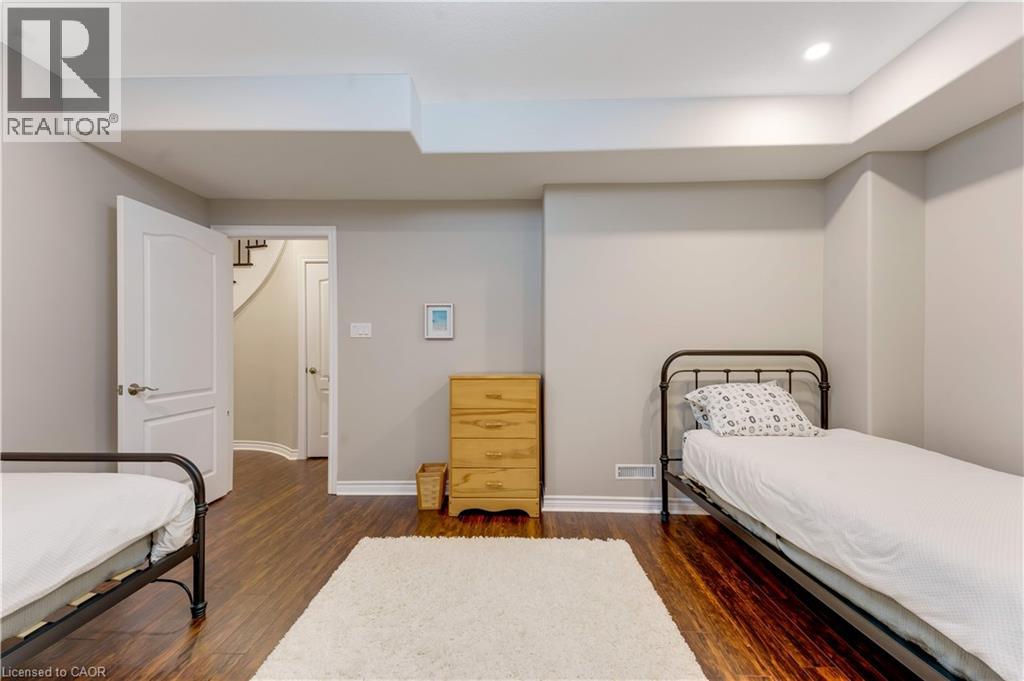 213 EDGEWATER Crescent - Image 38