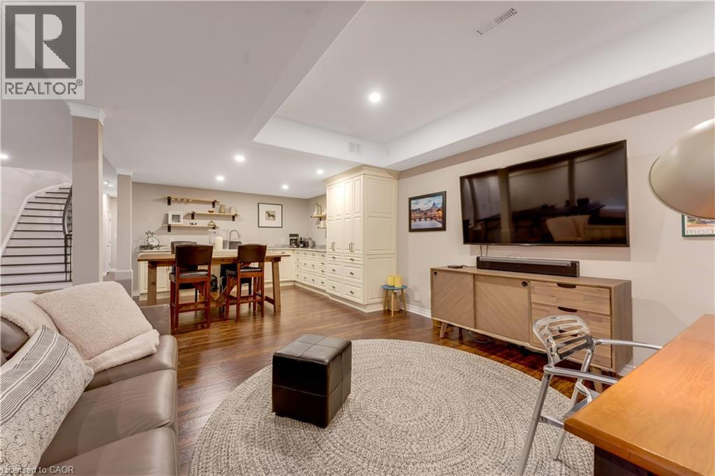 213 EDGEWATER Crescent - Image 31