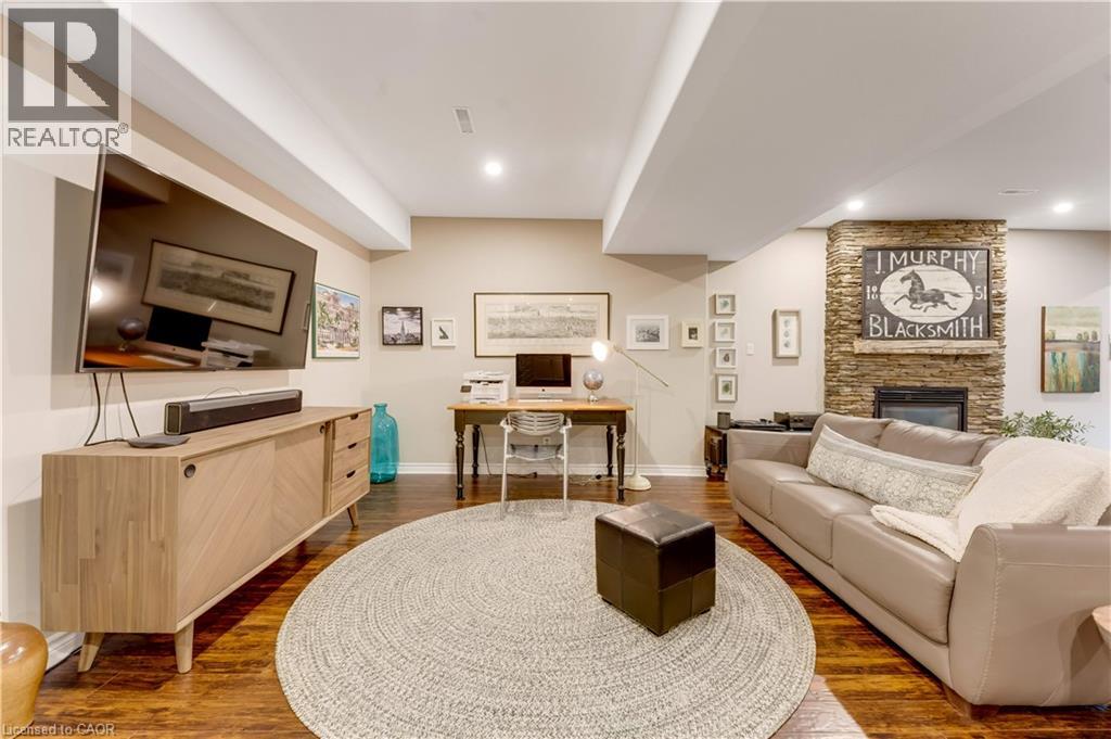 213 EDGEWATER Crescent - Image 33