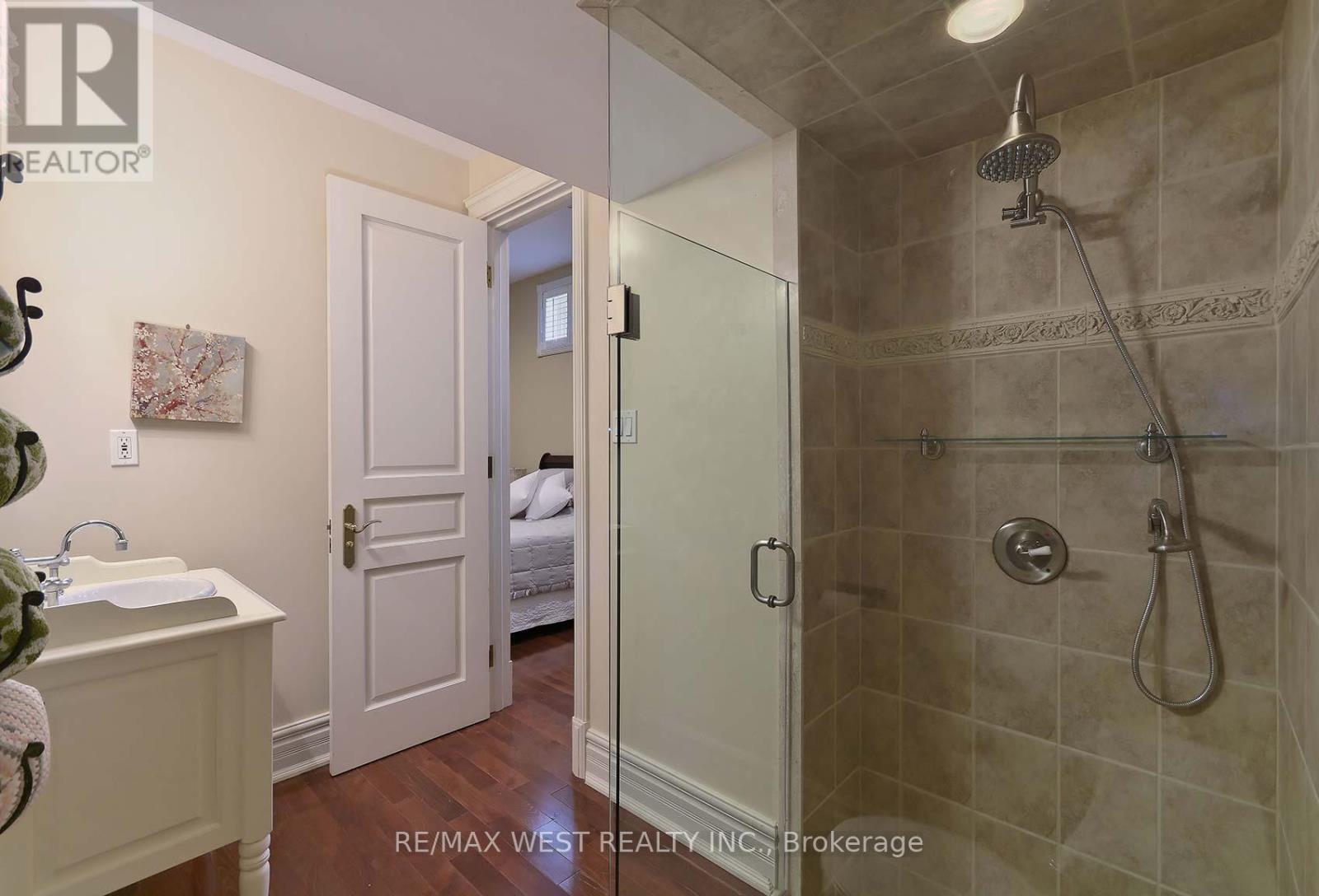 5 HUMBERVIEW DRIVE - 20