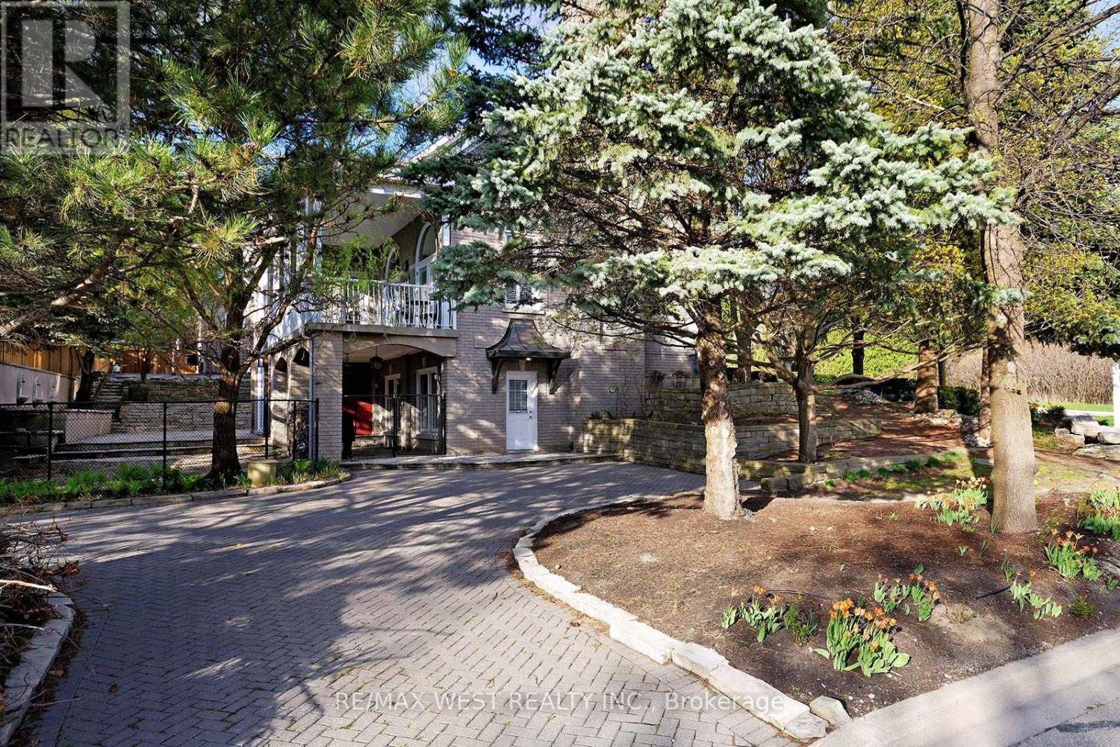 5 HUMBERVIEW DRIVE - 32