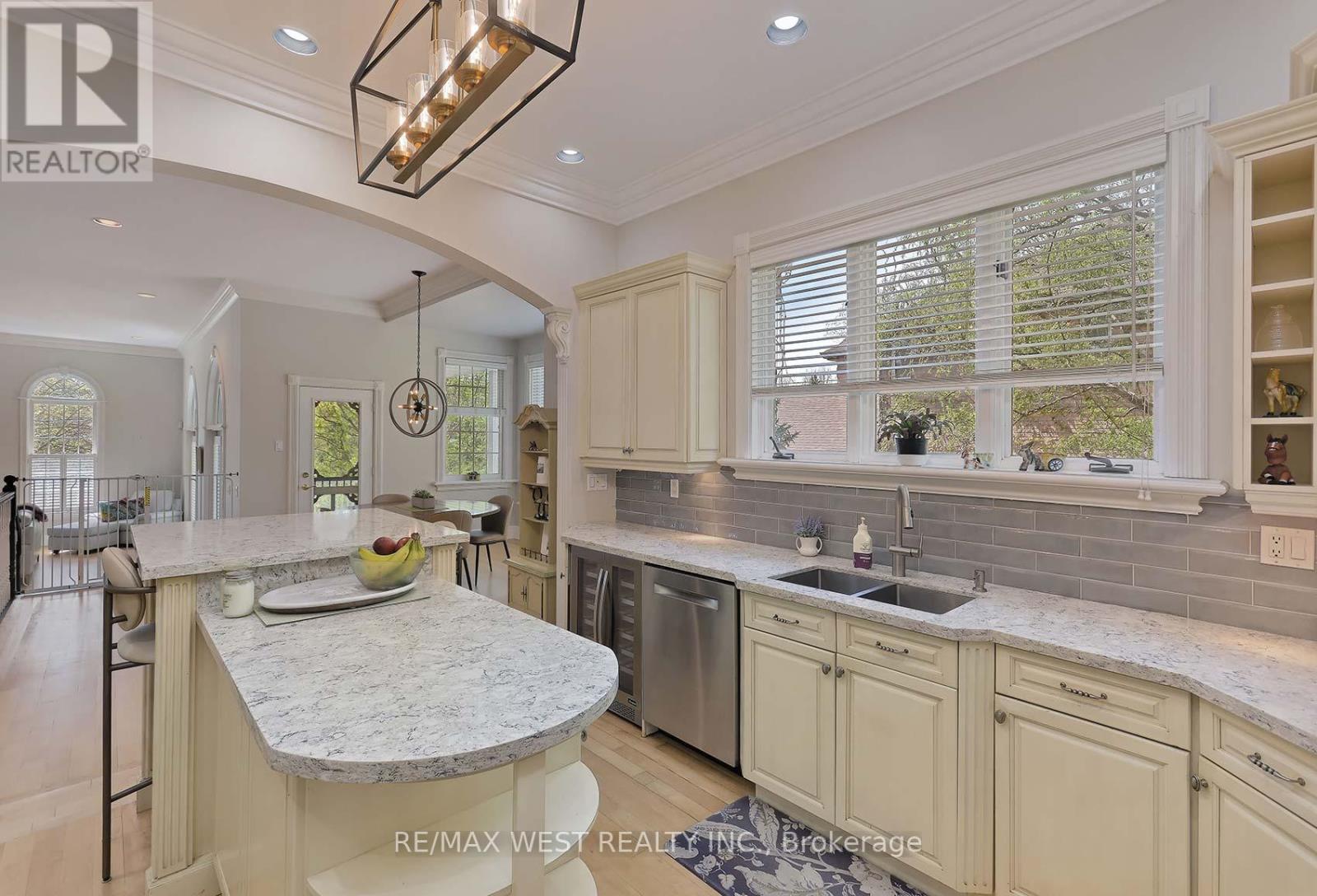 5 HUMBERVIEW DRIVE - 5