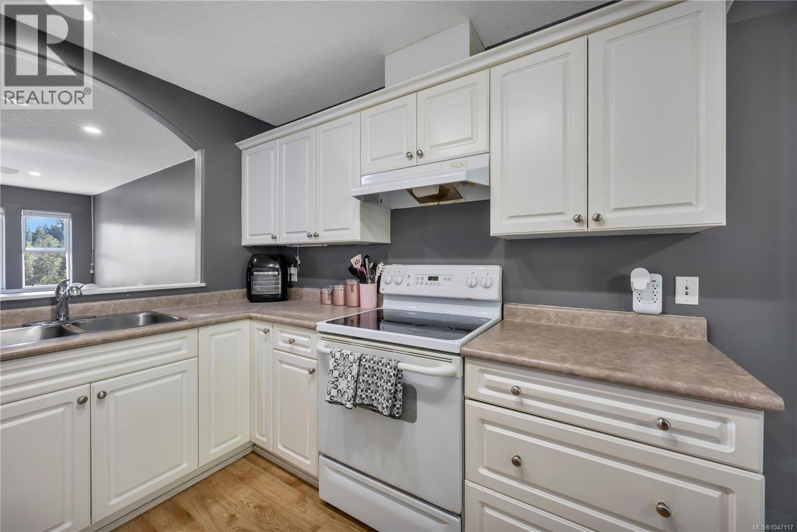 4780 Fairbrook Cres - Image 11