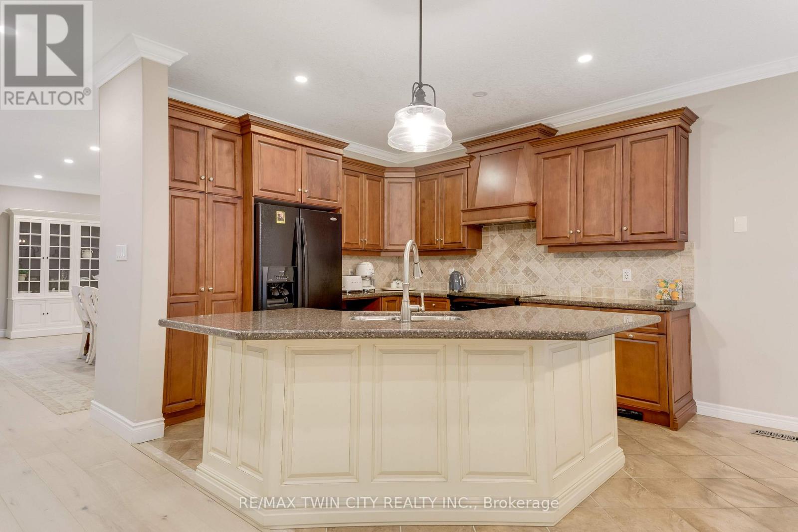 213 EDGEWATER CRESCENT - Image 13