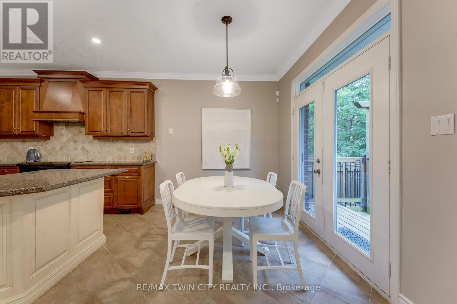 213 EDGEWATER CRESCENT - Image 14