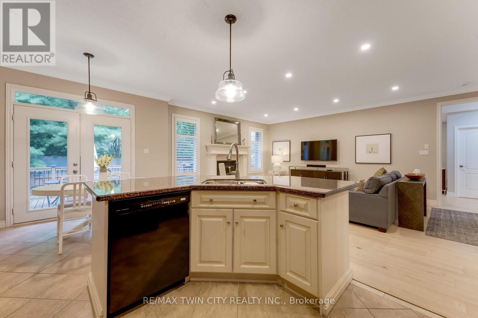 213 EDGEWATER CRESCENT - Image 17