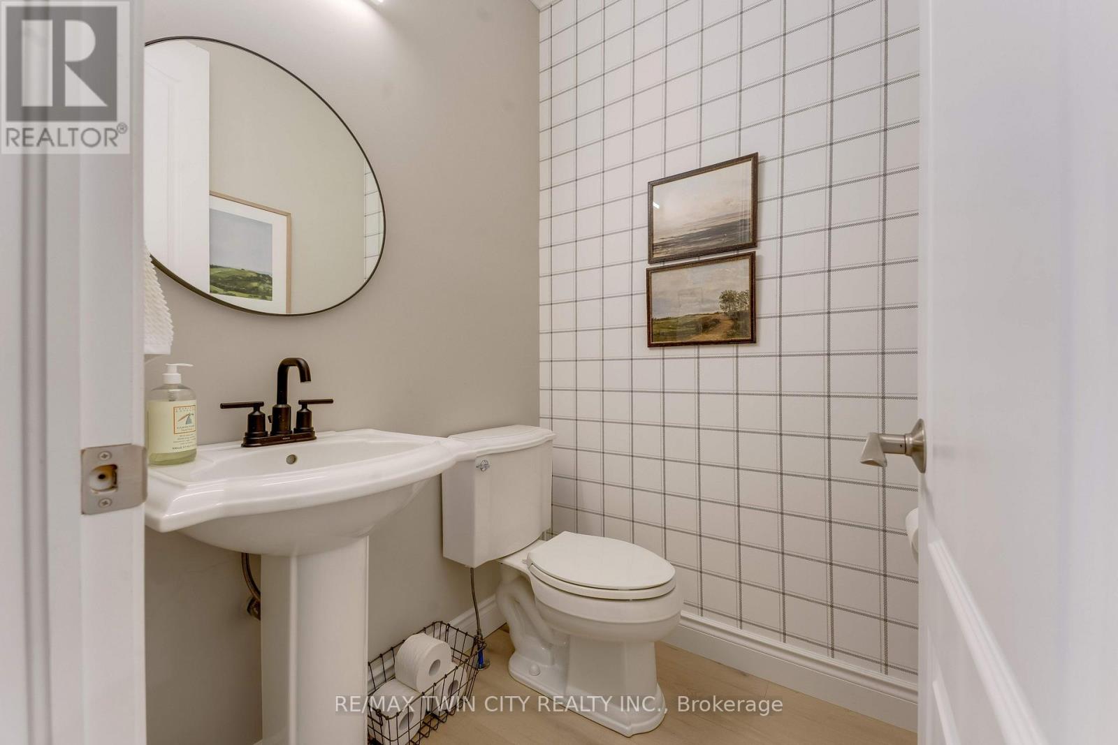 213 EDGEWATER CRESCENT - Image 8
